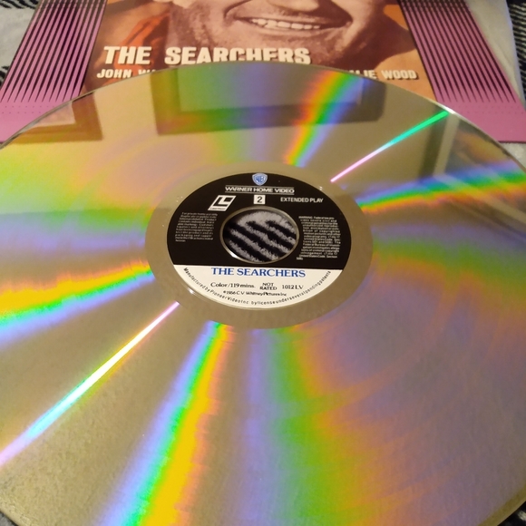 John Wayne movie, "The Searches",  on Vintage Laser Disc. HTF.   Disc inint cond - Picture 2 of 9